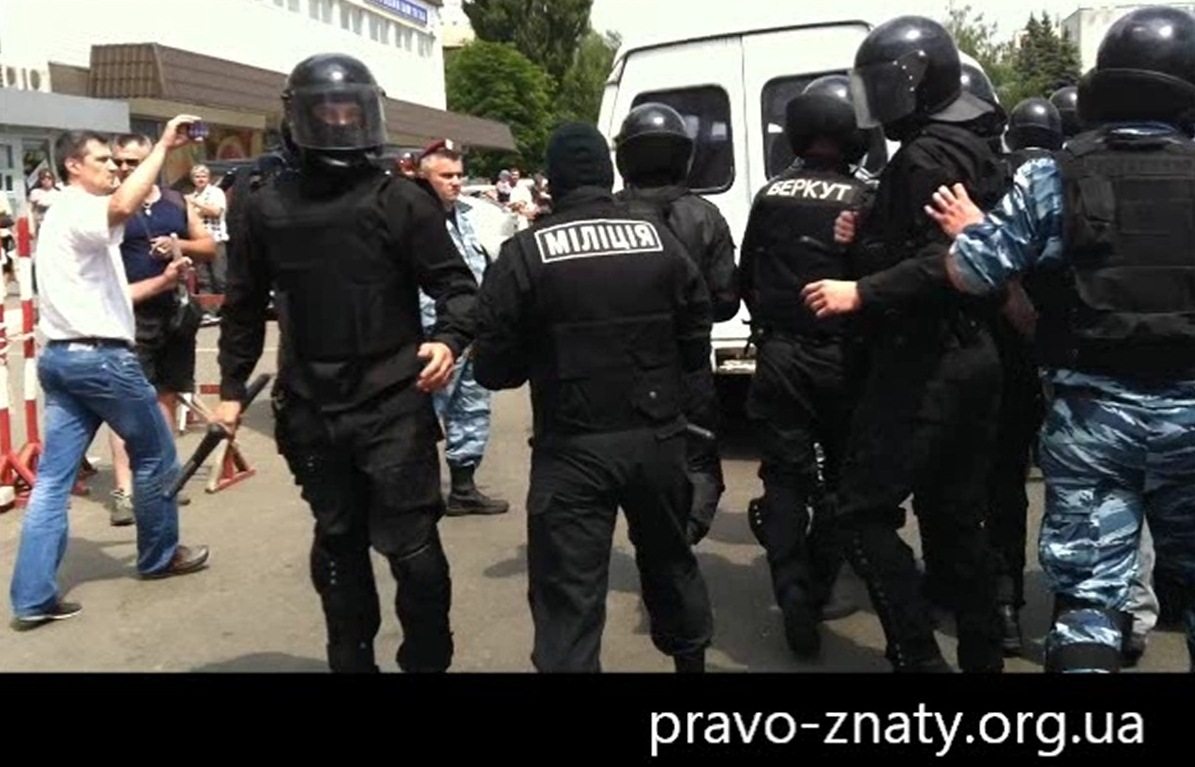 Відео розгону протестувальників під броварським судом