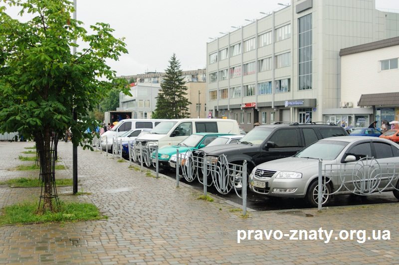Парковки біля парку «Перемога» та ринку «Нива» стануть платними