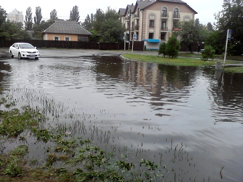Чому Бровари після кожної зливи перетворюються у Венецію?