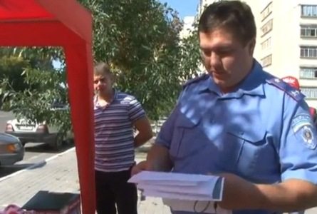 Броварська міліція самовільно демонтувала два агітаційних намета партії «УДАР» – ВІДЕО cover image