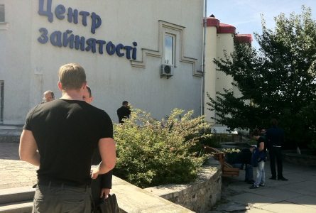 Парубки "з 90-х" забезпечуватимуть порядок у роботі ОВК? – ВІДЕО