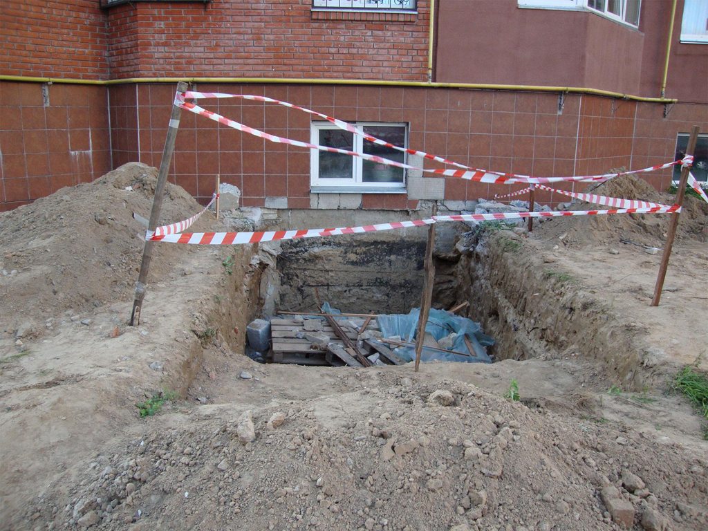 З лопатами у руках броварчани вийшли на захист своєї багатоповерхівки на вул. Грушевського cover image
