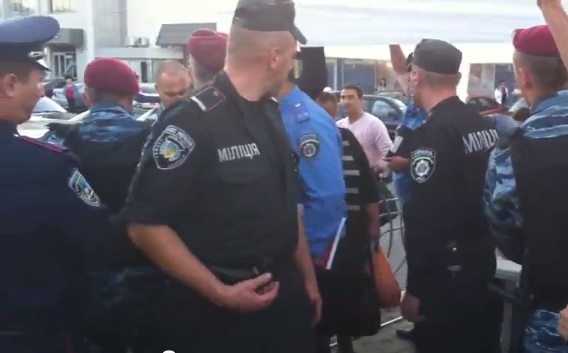 На броварському майдані Свободи міліція силоміць демонтувала намет