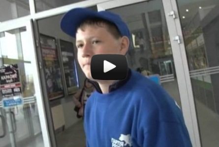 "Українська правда": До приїзду Азарова броварських школярів одягнули в рекламу ПР