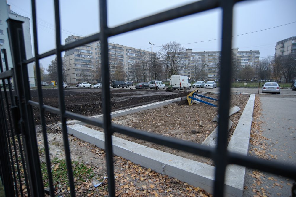 ІІІ квартал 2012 року минув, а тенісний корт біля 9 школи досі не збудовано