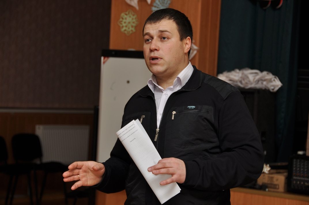 На своєму звітуванні Роман Сімутін розповів про робочі будні опозиційного депутата