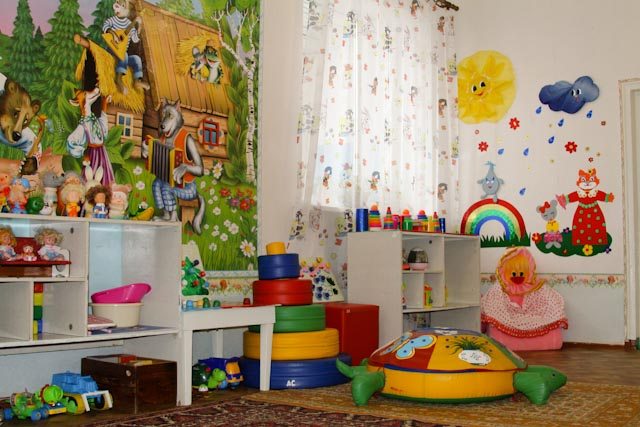 Чому у Броварах батьки "скидаються" на миючі засоби та ремонт дитсадків?