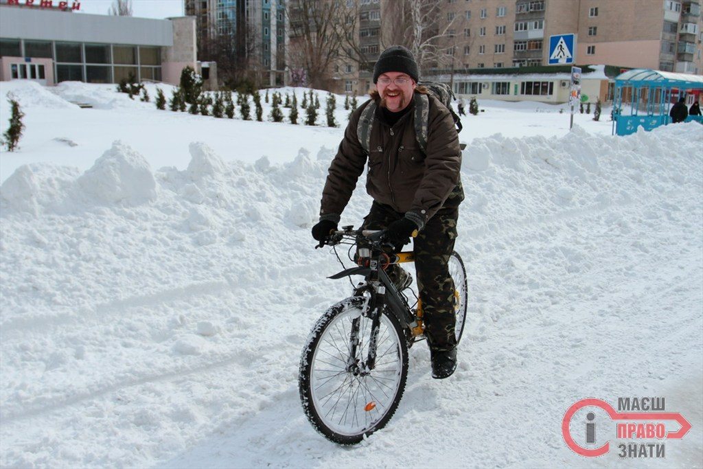 Броварчани вийшли на боротьбу зі сніговою стихією - ФОТО