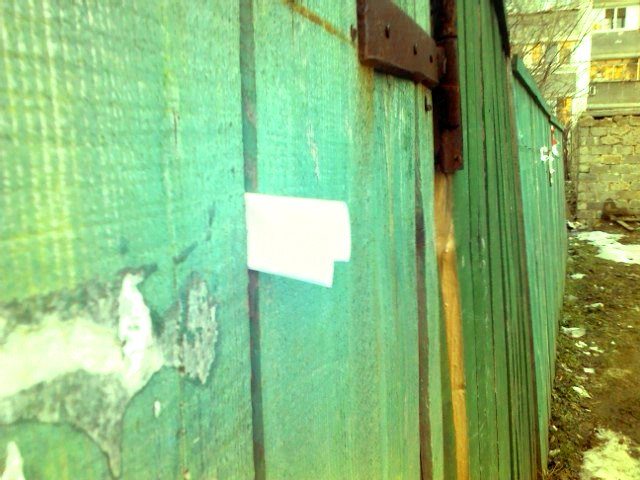 Загадка зеленого паркану біля «Зеленої папуги», або коли зведуть «довгобуд» на Постишева, 4-6