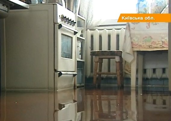 Вчора підтоплені будинки у Броварах рятували працівники МНС - ВІДЕО