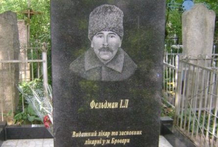 На могилі засновника першої броварської лікарні встановили новий пам’ятник