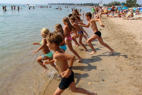 Виконком визначив порядок відбору та направлення юних броварчан до літніх таборів cover image