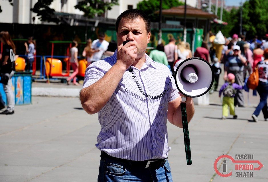 Голову броварського "УДАРу" Романа Сімутіна затримали та судять за "непокору міліції"