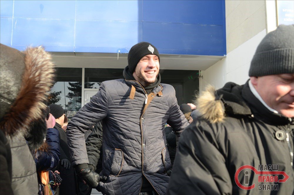 Броварський "тітушка" покаявся перед людьми та запевнив, що він "з народом" - ВІДЕО