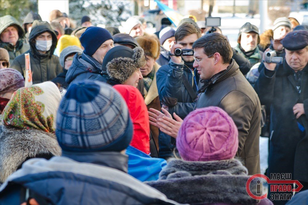 Під тиском громади мер Броварів погодився скликати позачергову сесію щодо подій в Україні - ФОТО, ВІДЕО