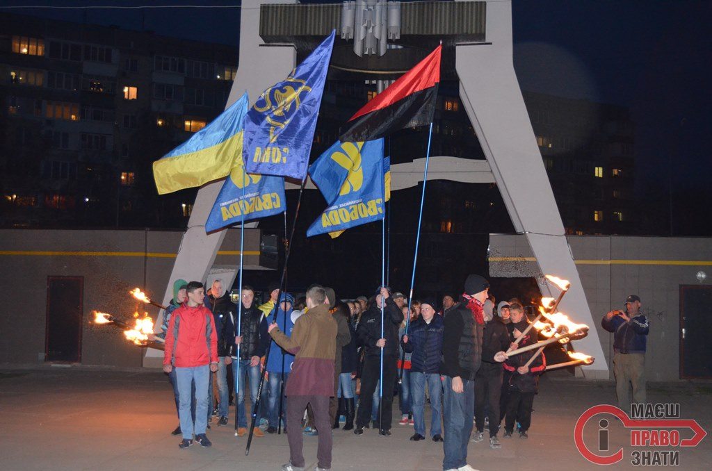 Антиокупаційний марш у Броварах завершився спаленням опудала "головного інтервента"