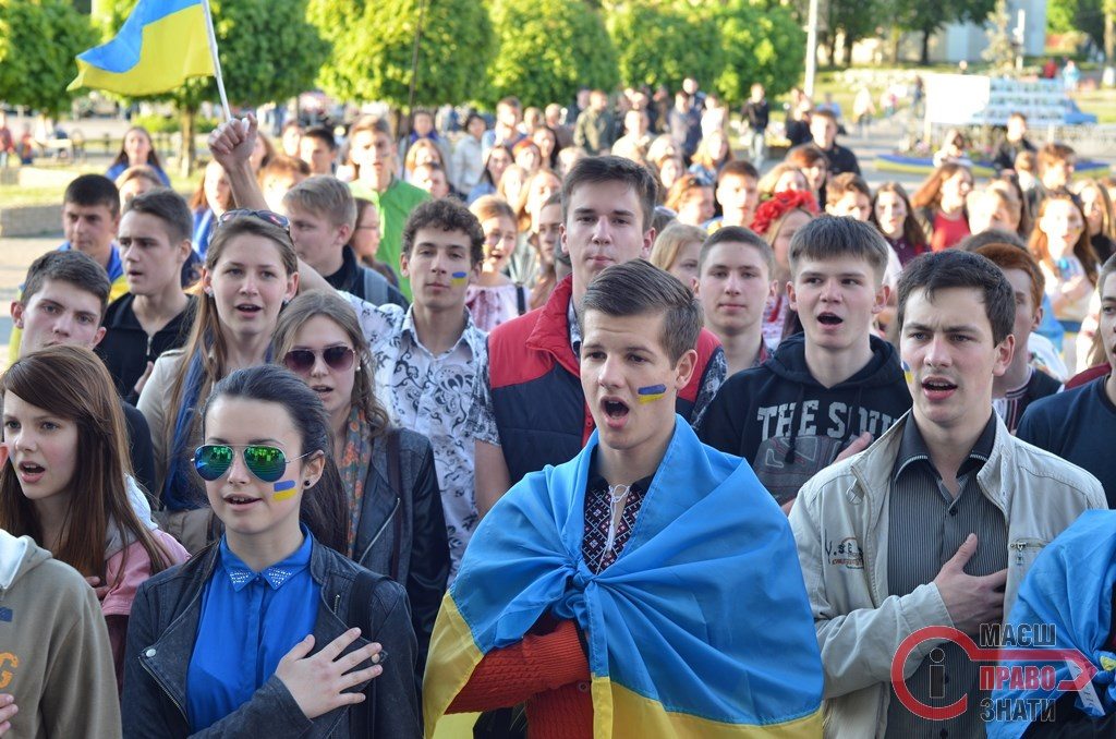 У День пам'яті та примирення броварська молодь вийшла на марш cover image
