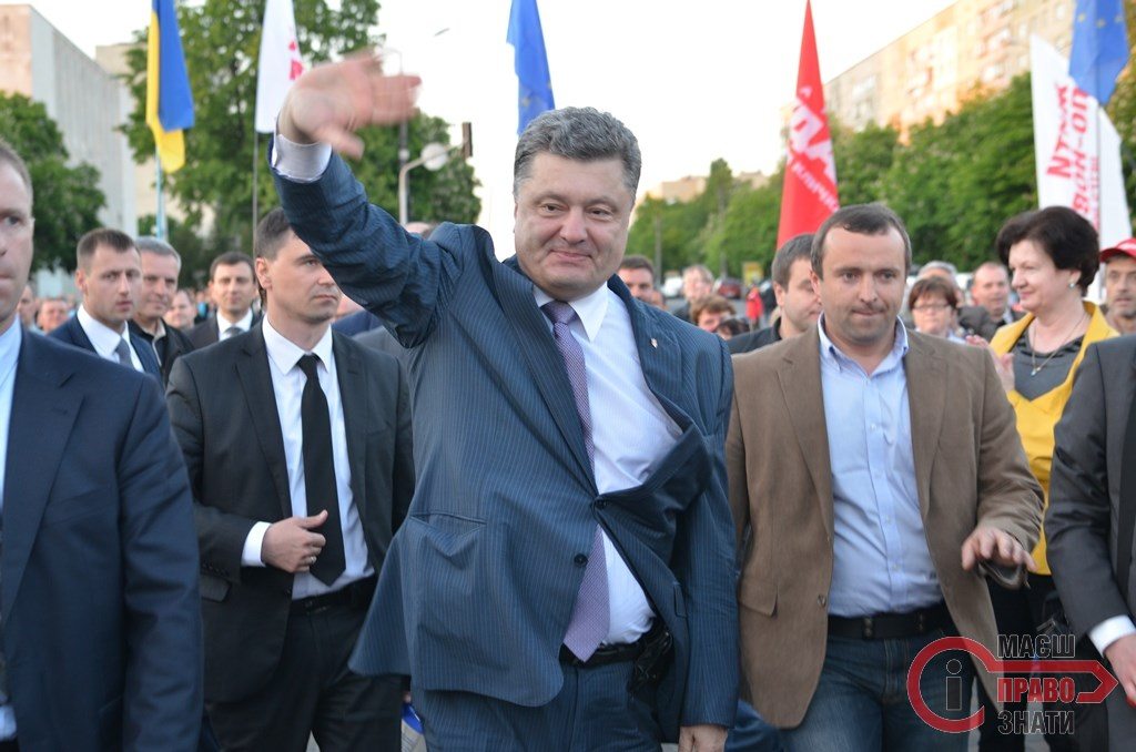 Порошенко в Броварах пообіцяв нищити корупцію та ворогів України «гартованим залізом» cover image
