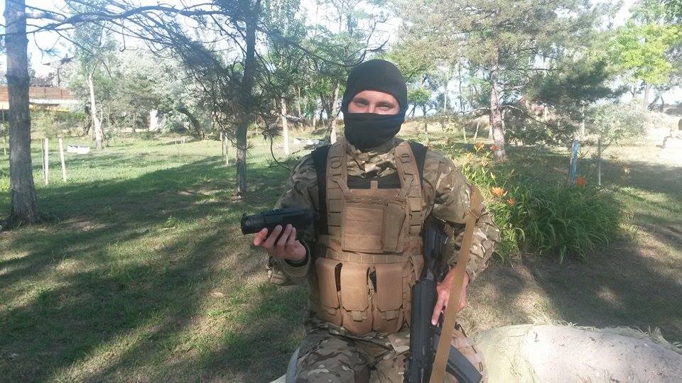 Броварчани передали тепловізор бійцям батальйону «Азов»
