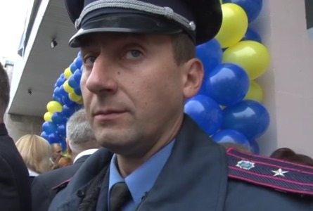 Аваков нагородив міліціонера, який «не помітив» нападів на журналістів під час візиту Азарова до Броварів cover image