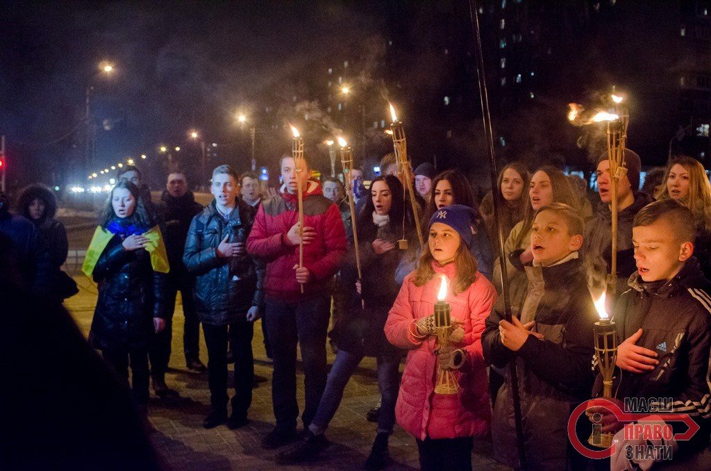 Молодь Броварів пообіцяла ніколи не забути "кіборгів" із Крут