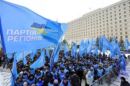 Броварська прокуратура збирає свідчення про чиновників, які зганяли людей на антимайдан