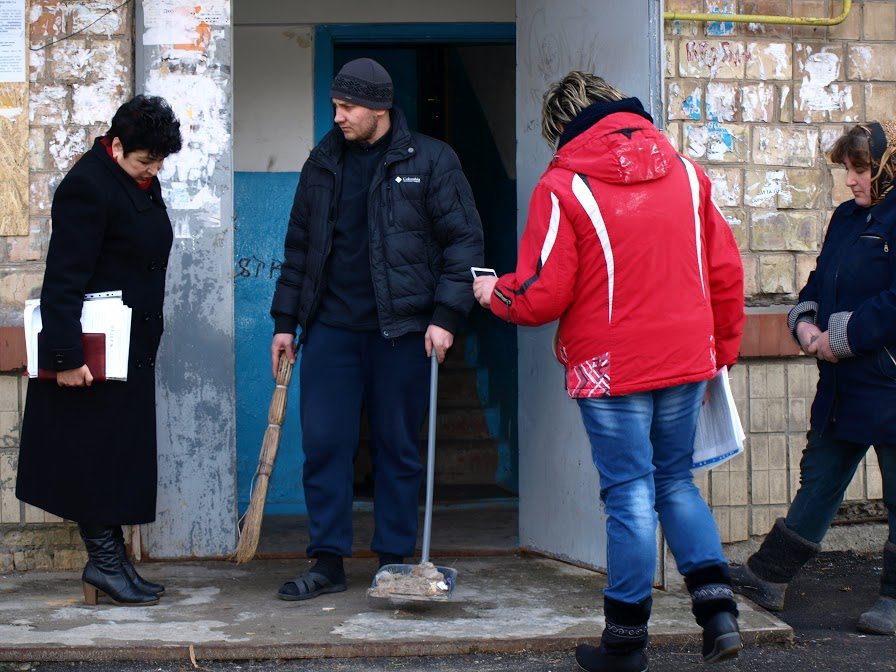 За гори сміття - листи подяки двірникам: ЖЕК № 5 відхрещуюється від неякісно наданих послуг