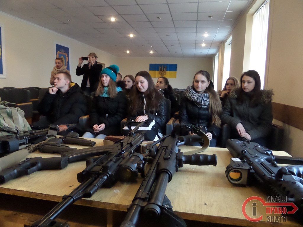 Екскурсія за міліцейські ґрати: броварським школярам показали, як працюють правоохоронці