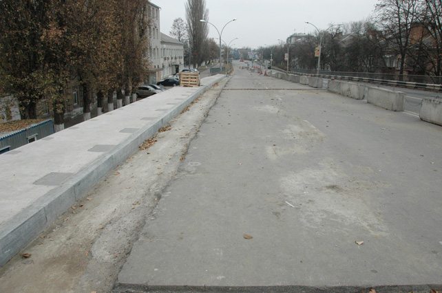 На ремонт мосту на Торгмаш у 2015 році виділено 13 млн грн. Коли мають завершити роботи?