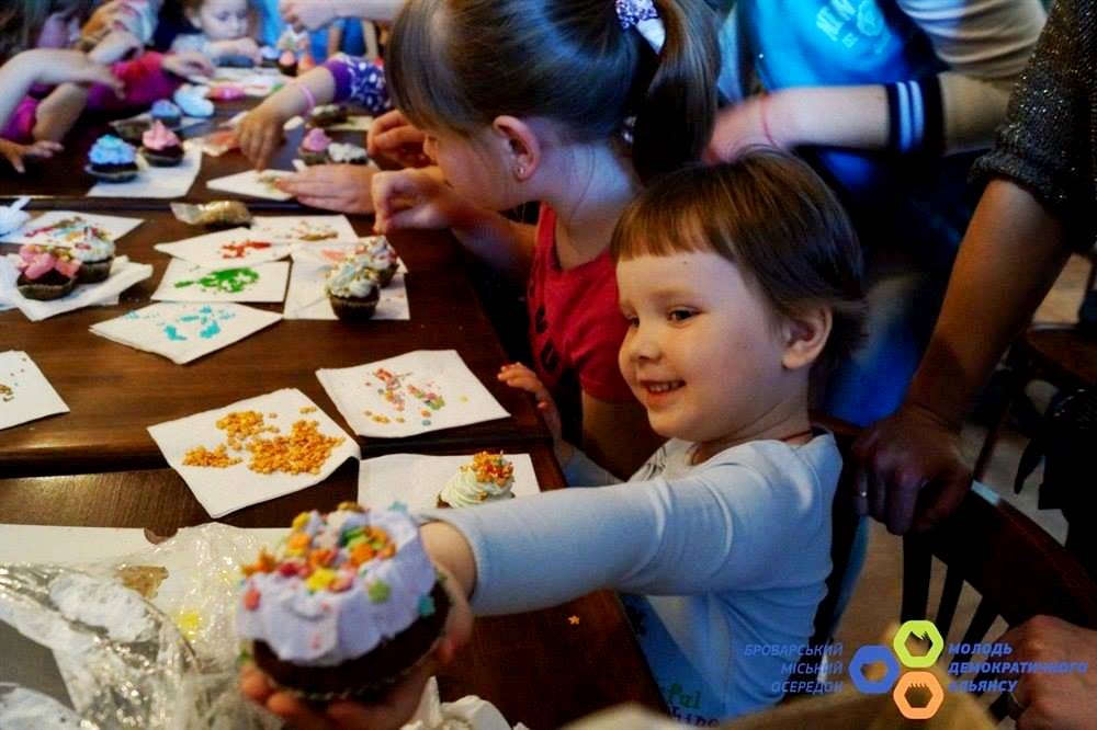 Кулінарний майстер-клас для наймолодших: «Бест друг» продовжує опікуватись дітками-переселенцями cover image