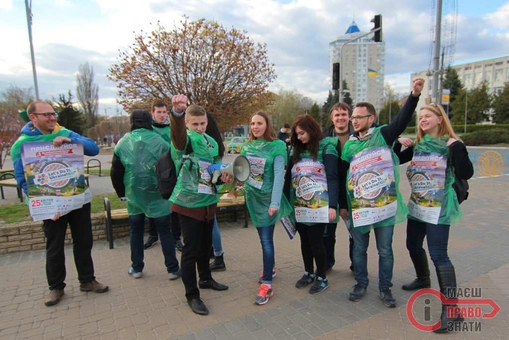 "Від лікарні до Пекарні": У Броварах "зелені чоловічки" закликали прибрати ліс 25 квітня - ФОТО