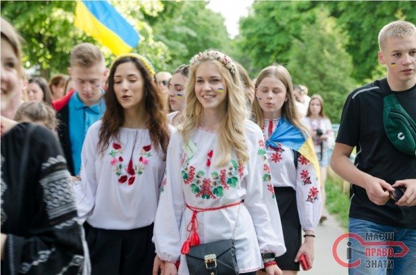 Патріотичні вихідні у Броварах: Парад вишиванок, кінопоказ про добровольців та Марш героїв