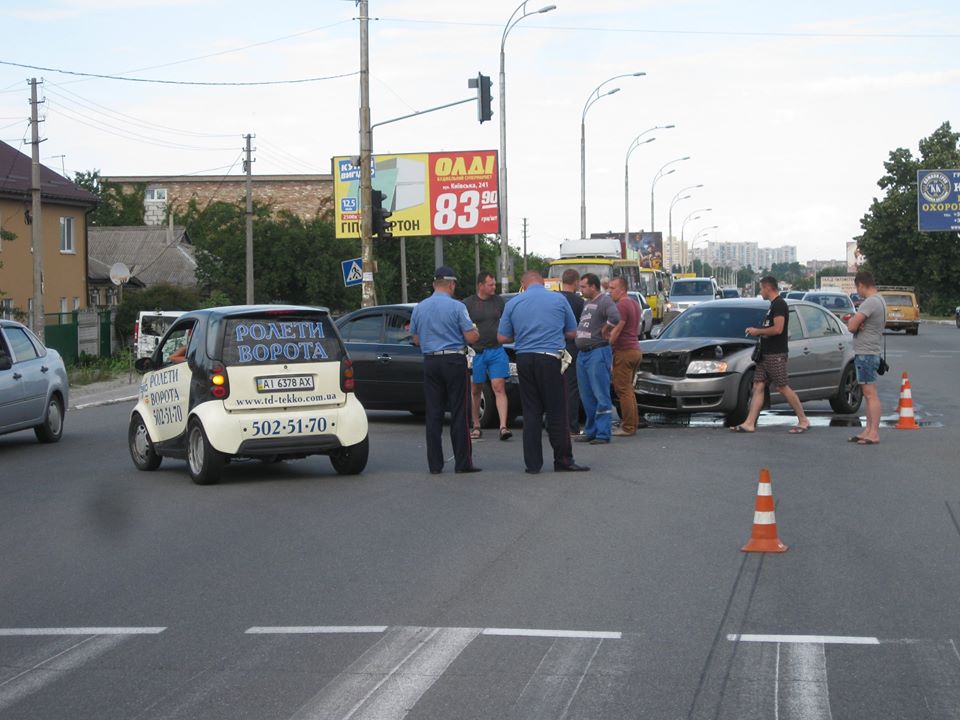 ДТП на перехресті вулиць Київської та Чапаєва, проїзд частково перекритий - ФОТО