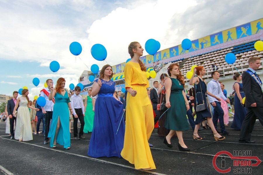 Підмочене свято випускного, або Як 11-класники крокували у «доросле життя» cover image