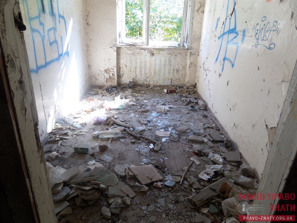 Чи з'явиться господар у закинутої будівлі дитячої поліклініки на Торгмаші?