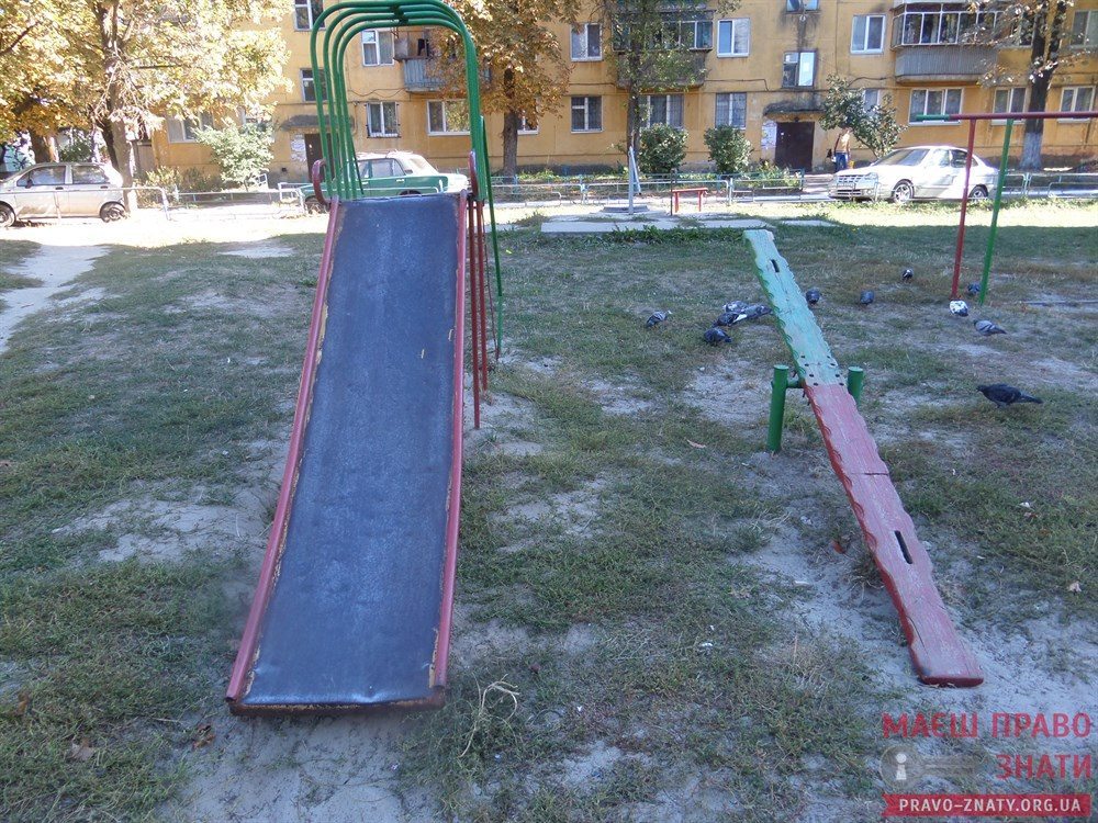 Хто відповідає за освітлення та майданчики на прибудинковій території? cover image