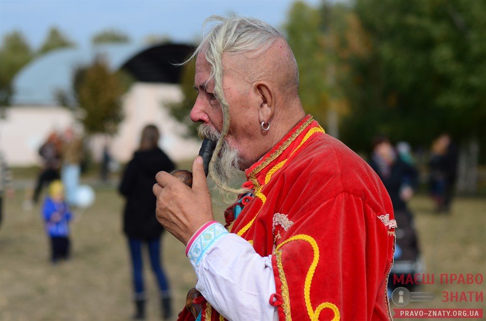 "День козацької слави" у Броварах: козаки, лицарі, коні і куліш