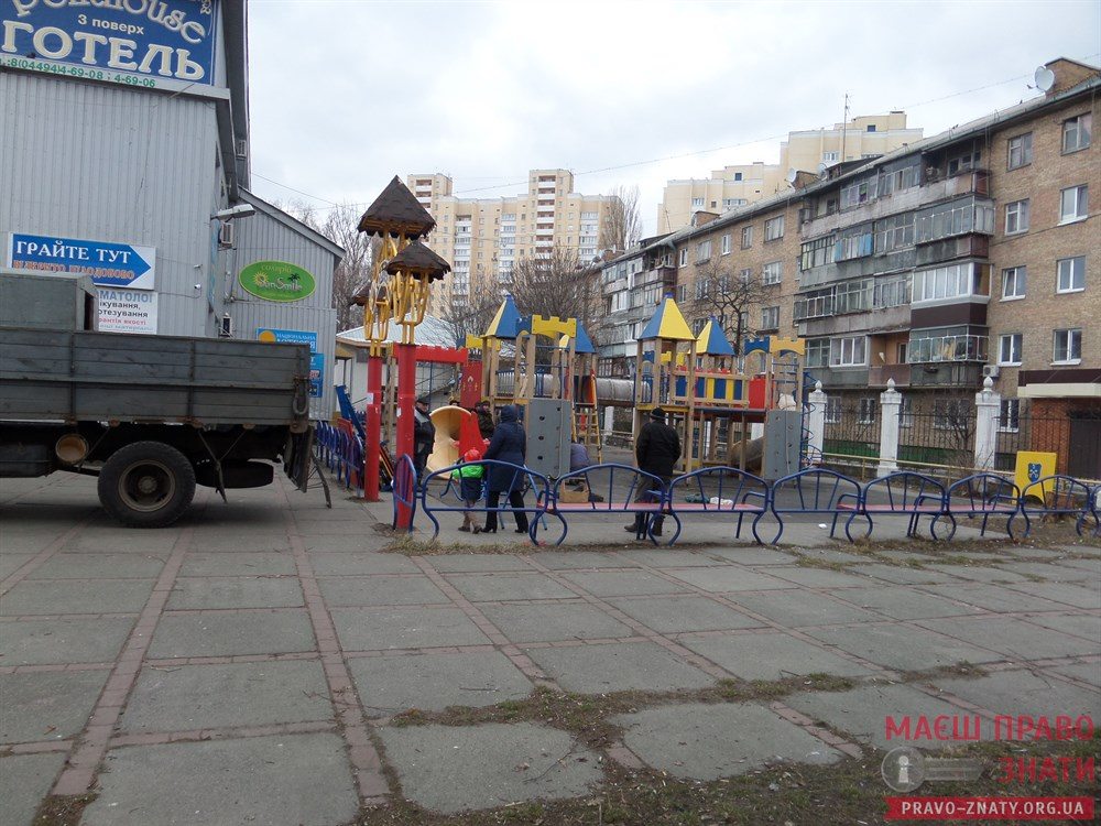 Сотка, дитмайданчик