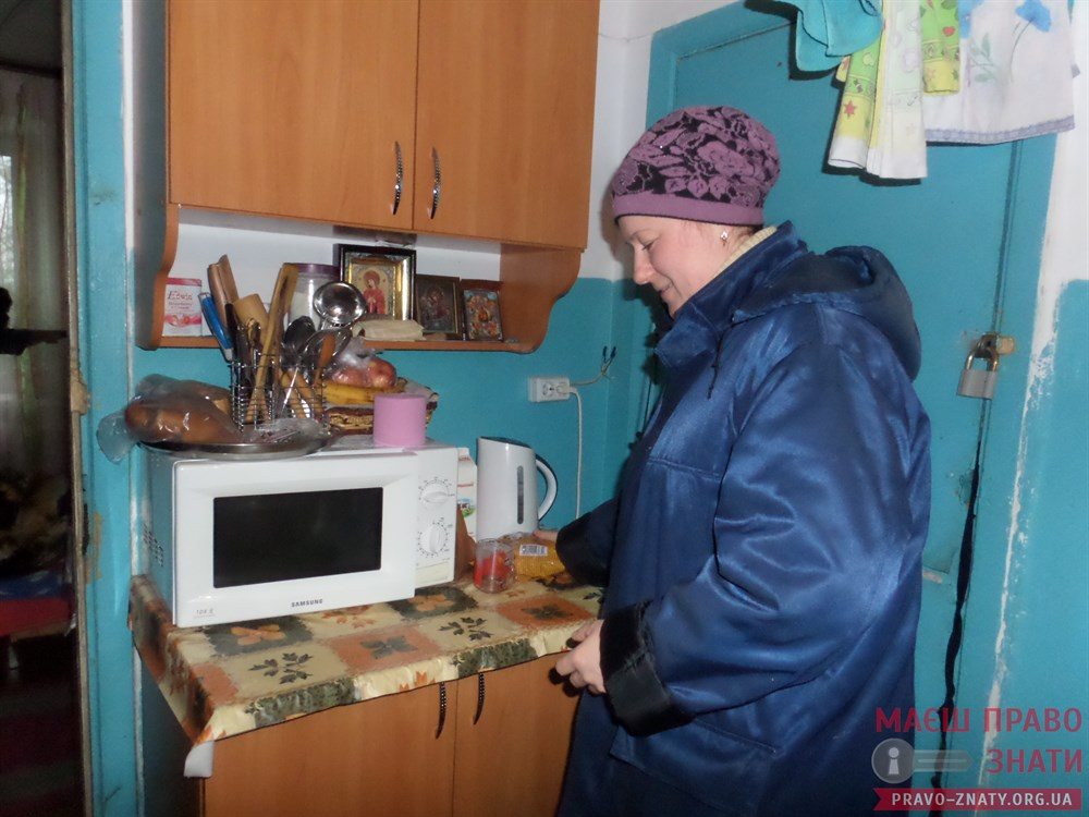 Таке «доступне» службове житло: двірничка-одиначка із дітьми 2 роки живе в «ліфтовій» cover image