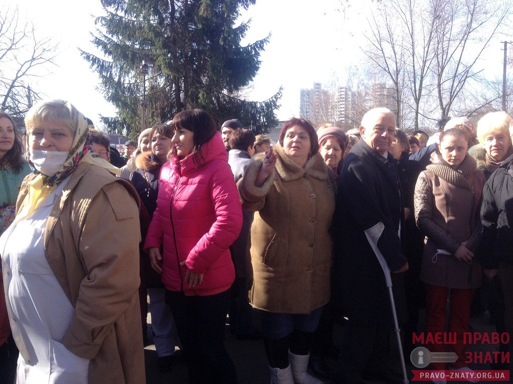Мітинг біля лікарні: захисники броварських медиків пообіцяли «знищувати» всіх незгодних