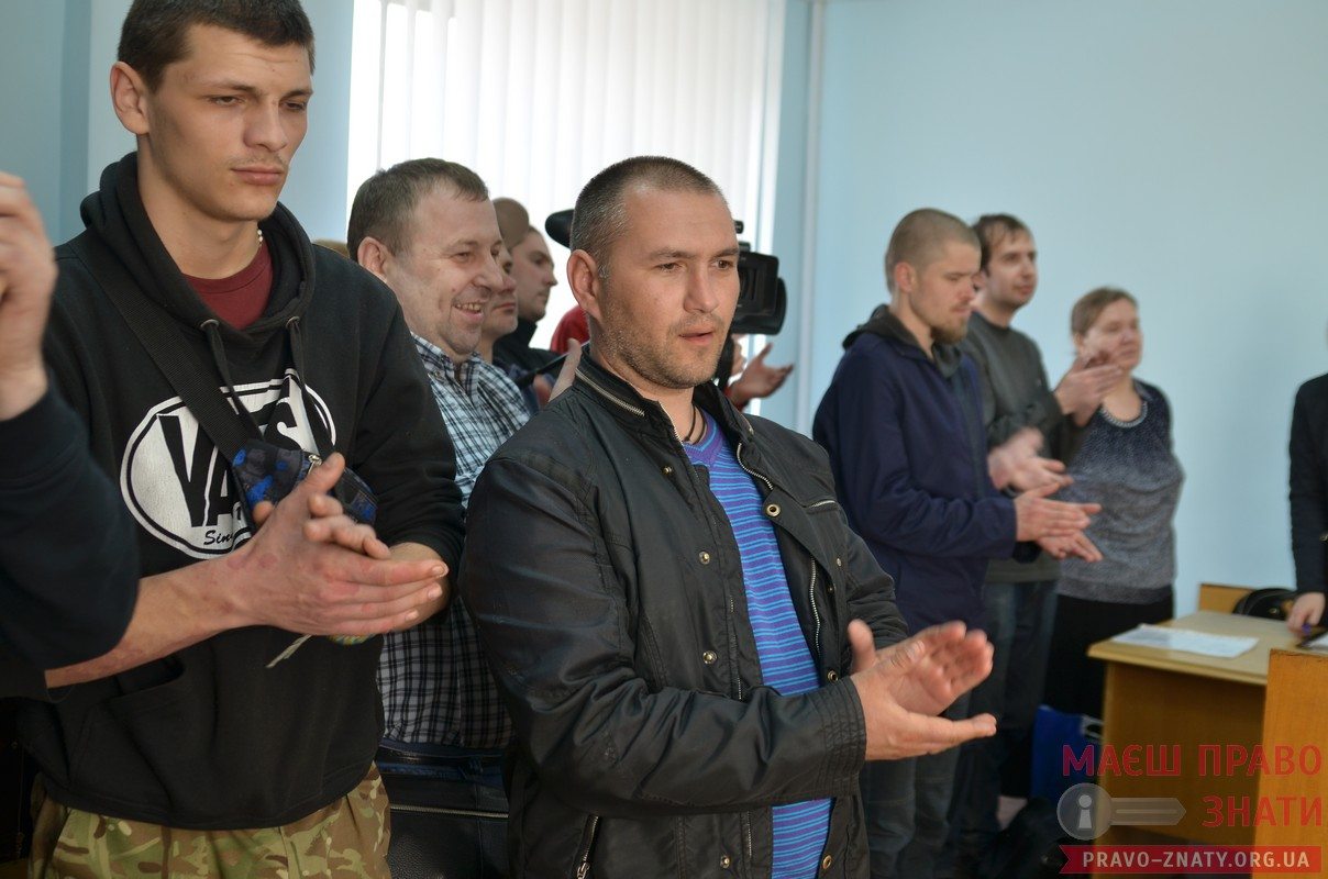 Рішення суду по перейменуванню: залишити справу без розгляду