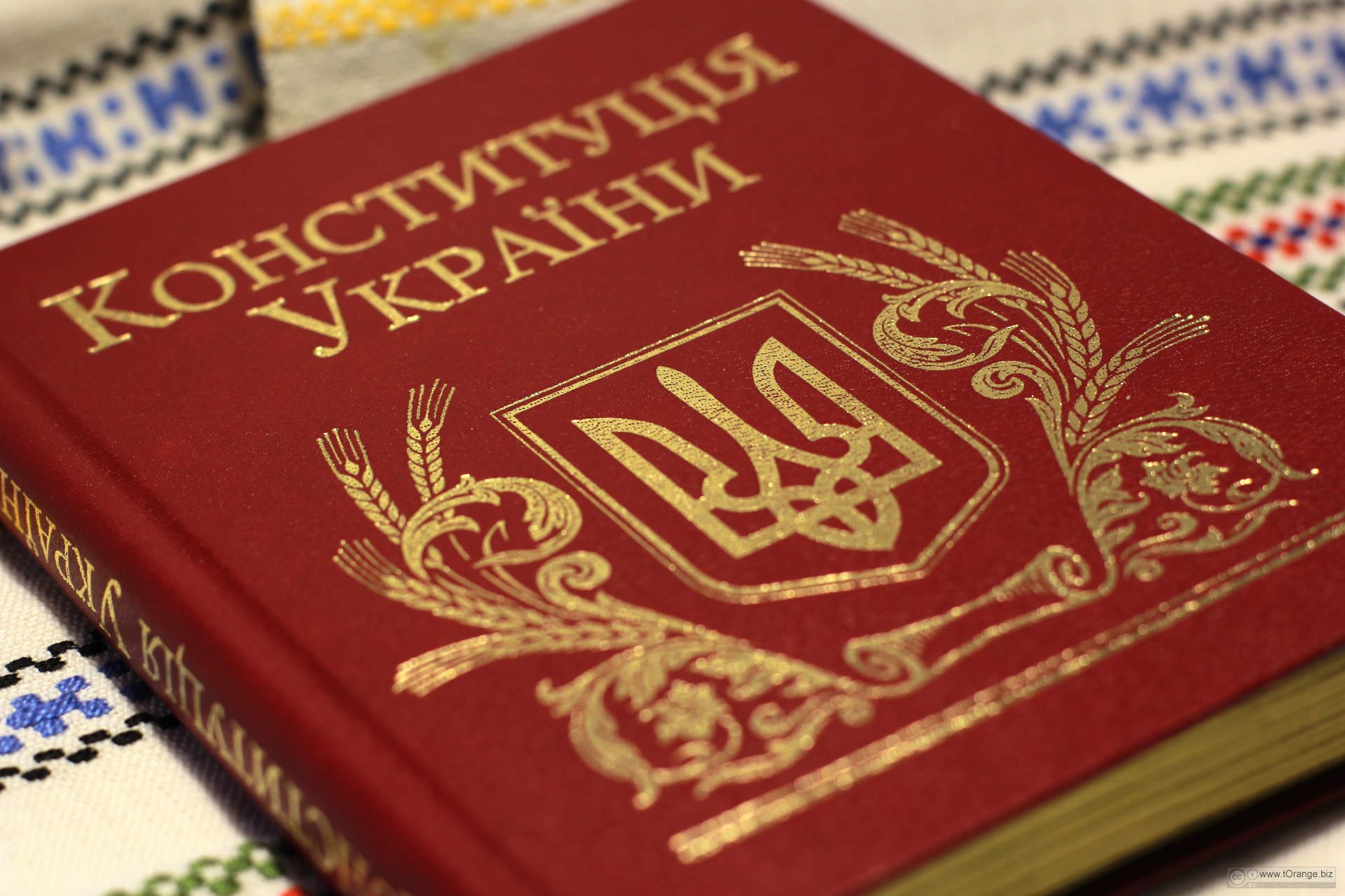 День Конституції у Броварах: виставки, пляжний футбол і візит обласних чиновників