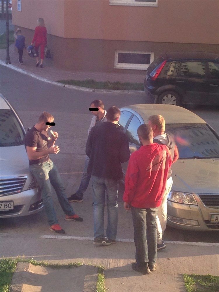 Відвідувачі комп’ютерного клубу «катують» мешканців будинку шумом? cover image