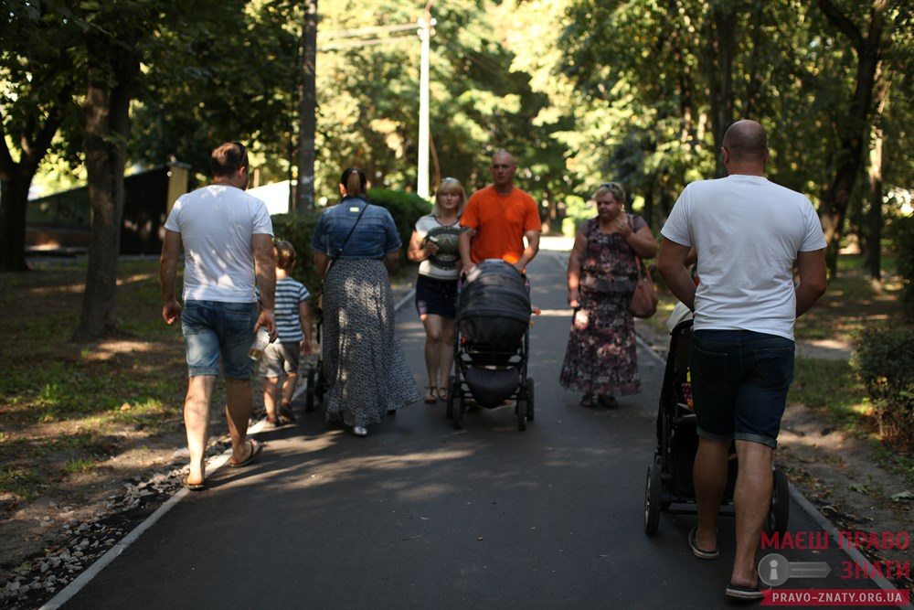 Для кого проклали доріжки в парку? - ФОТОРЕПОРТАЖ