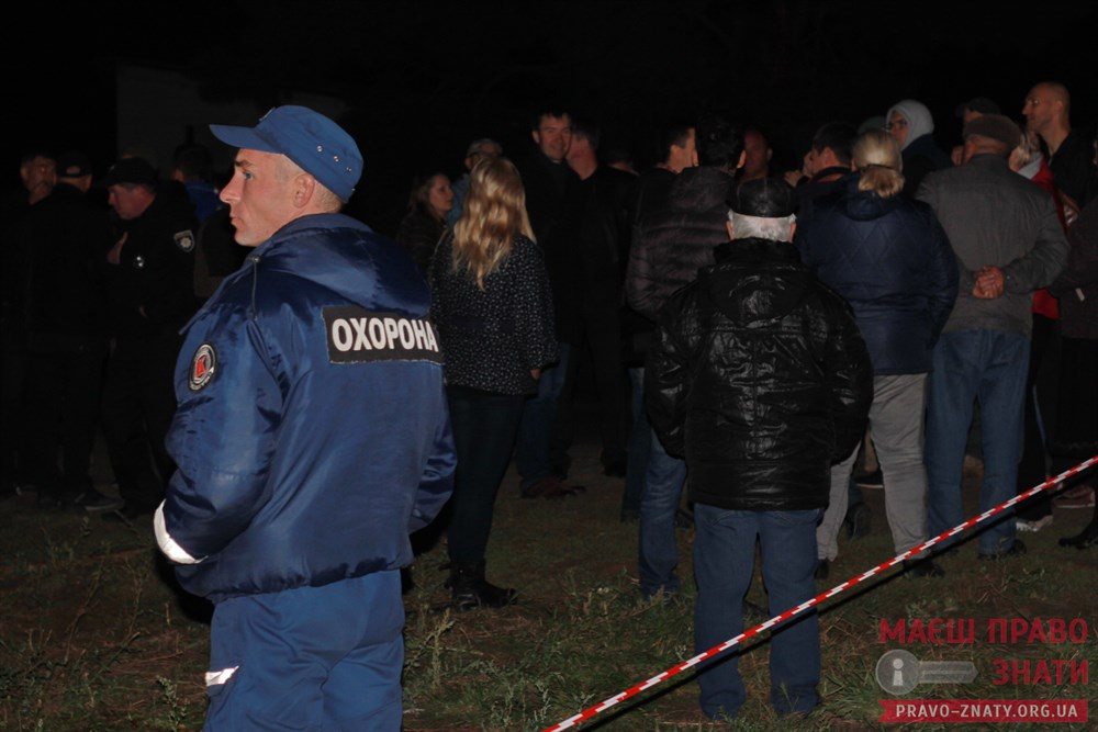 Броварчани протестують проти будівництва на Симоненка-Чорновола: знесли огорожу - ФОТО