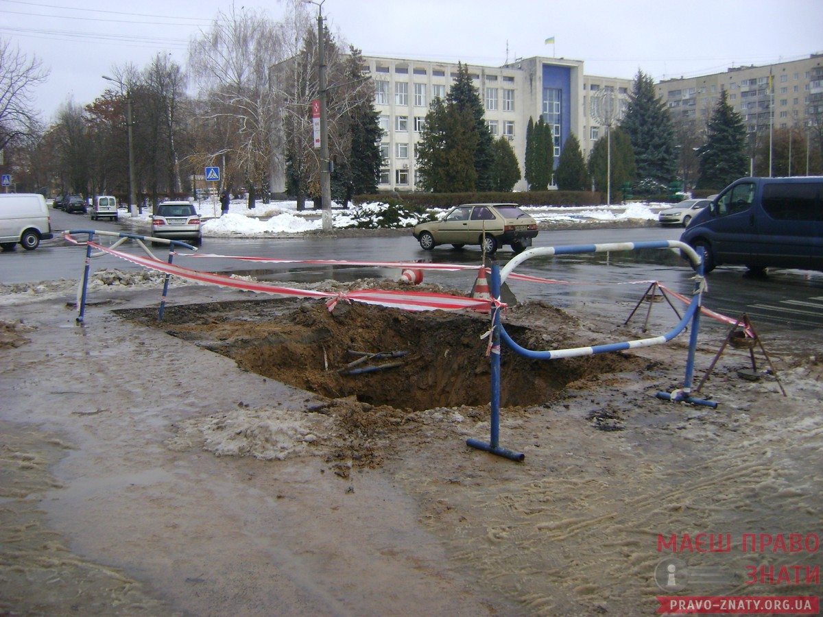 Через аварію на водогоні вулиця Героїв Небесної Сотні лишилася без води - ФОТО