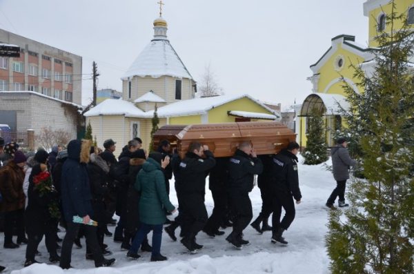 Бровари попрощалися із загиблими в перестрілці поліцейськими - ВІДЕО
