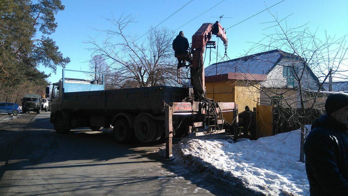 «Розливайку» демонтували, а сурогатний алкоголь на тому місці продавати продовжують cover image