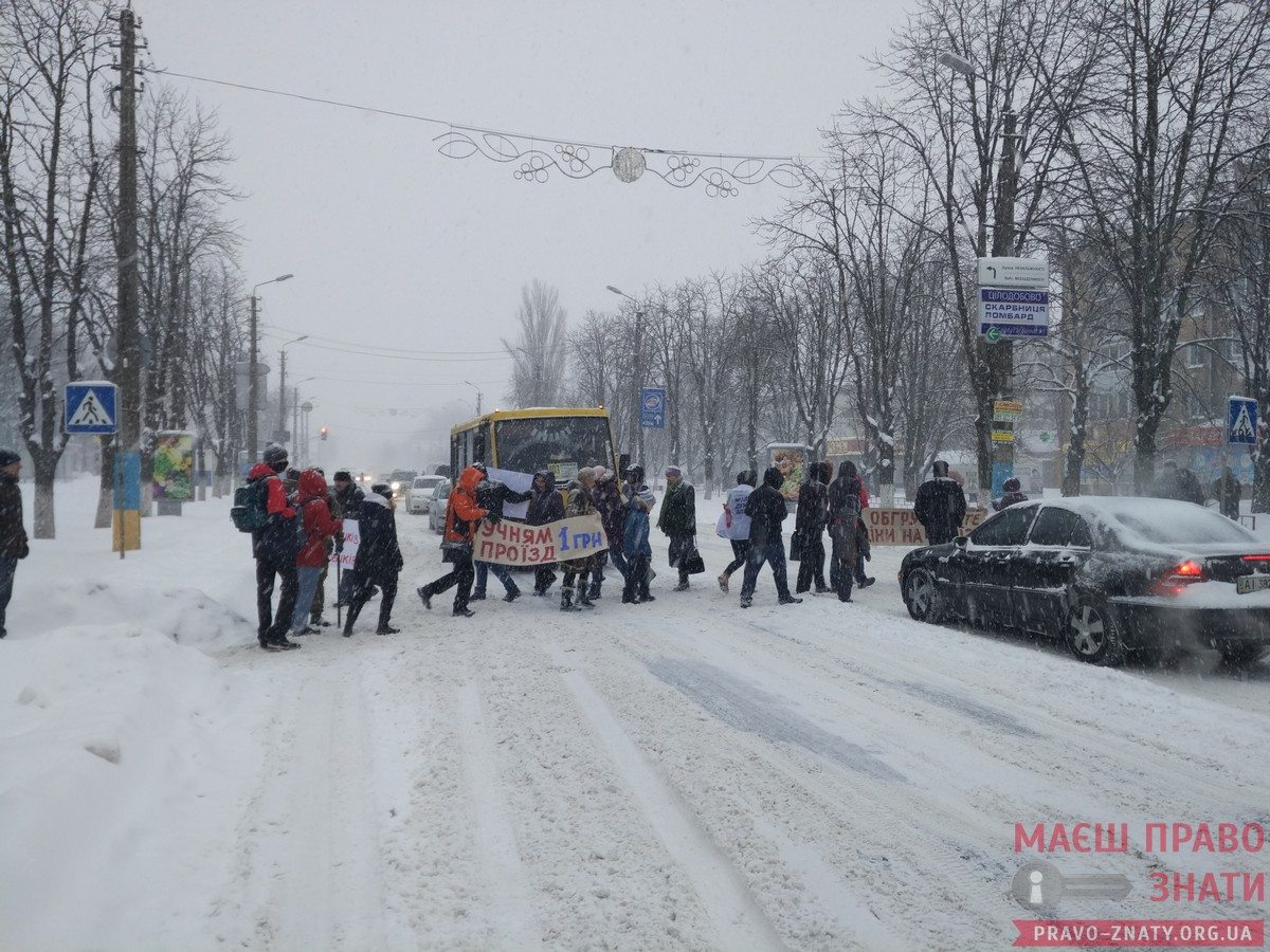Броварчани перекрили вулицю Гагаріна, вимагаючи знизити ціну на проїзд – ФОТО