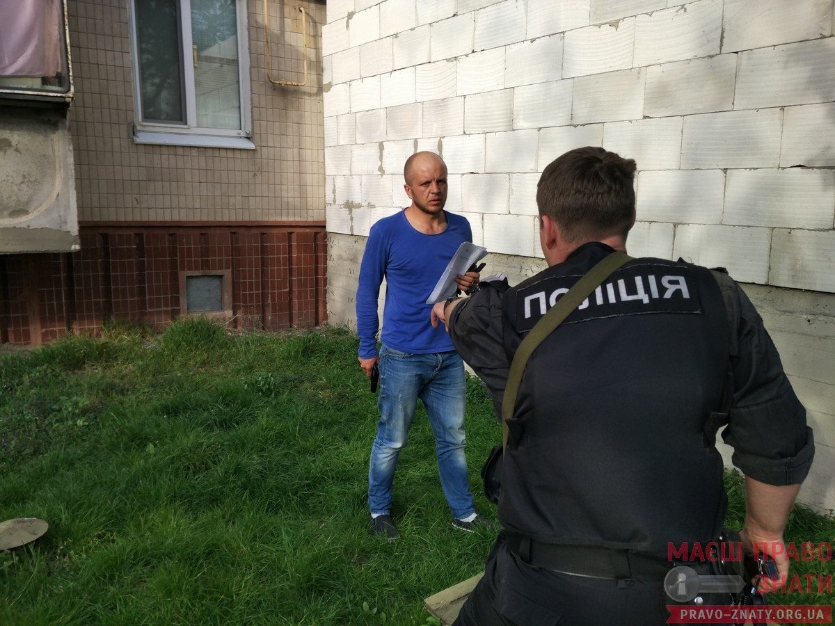 Майже стрілянина, або Як активісти демонтували прибудову на Грушевського, 3 – ФОТОРЕПОРТАЖ